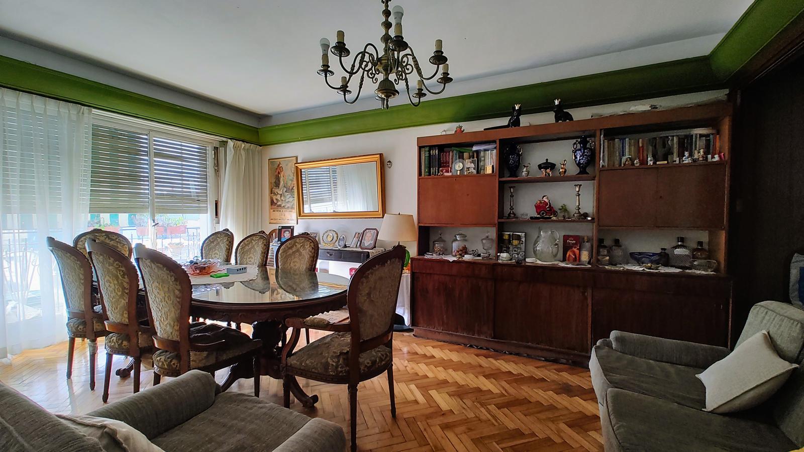 Departamento con espacio guardacoche al frente
