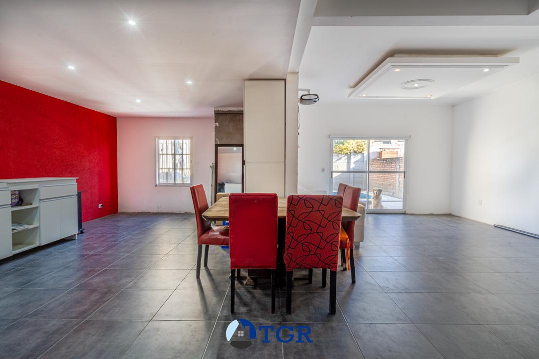 CASA EN VENTA, ALTOS DE PODESTA, 3 AMB   PILETA