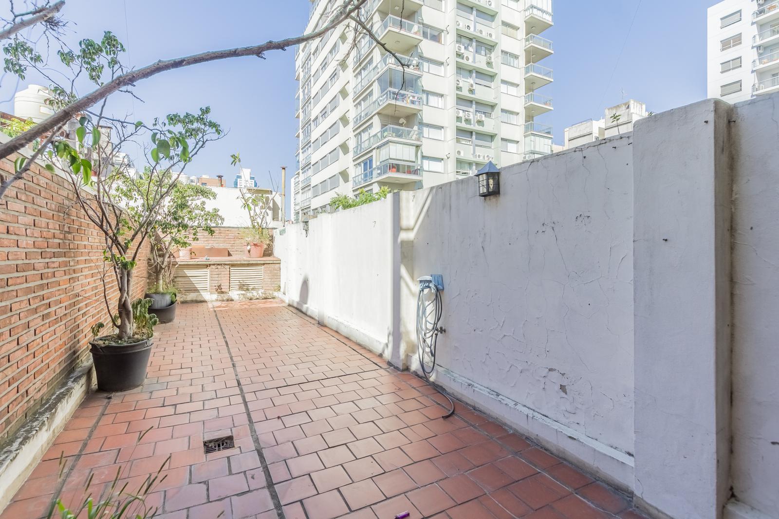 Departamento con patio en Belgrano