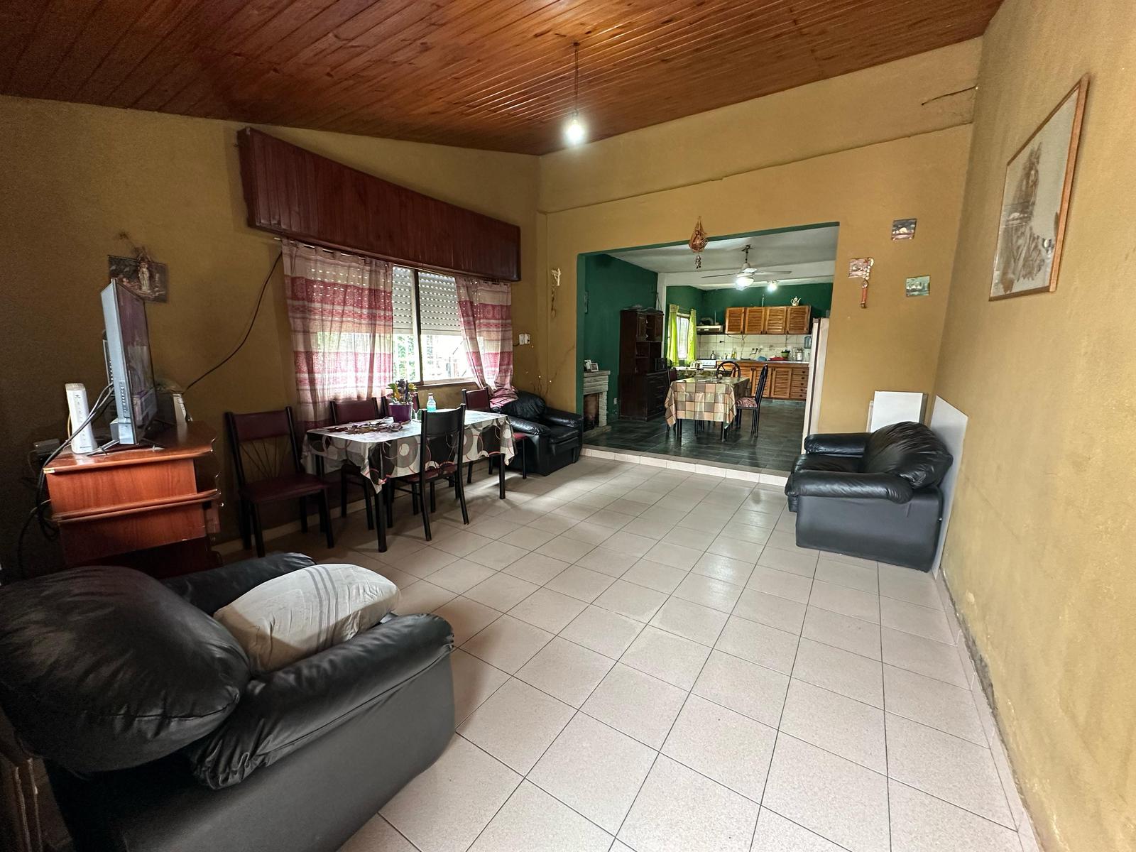 OPORTUNIDAD! VENTA CASA EN “EL LIBERTADOR” DE 200M2 CUBIERTOS   100 M2 DESCUBIERTOS
