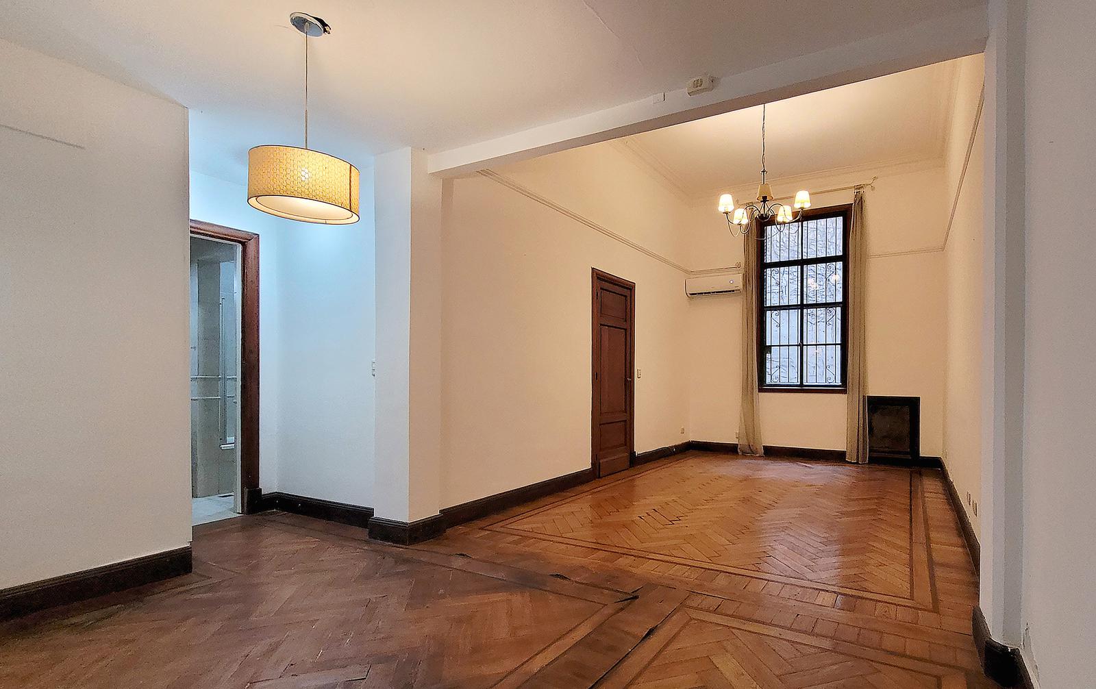 Alquiler de 2 ambientes + habitación de servicio muy amplio con vestidor y 2 baños.