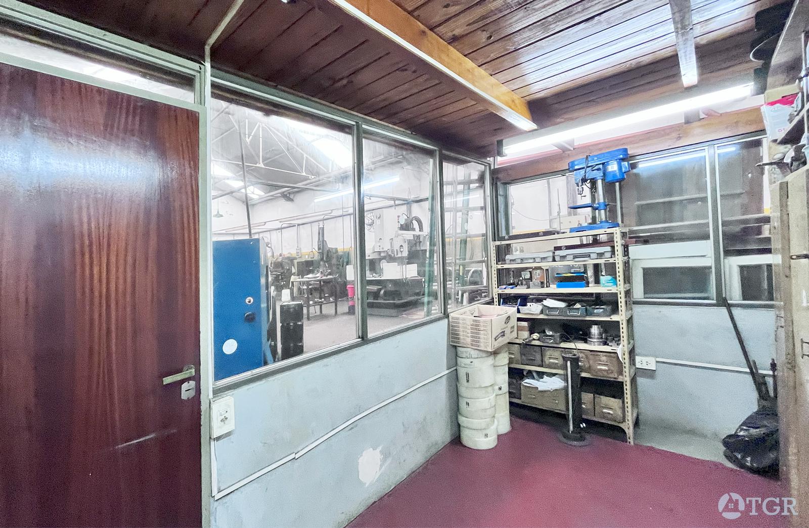 Galpón de 269 m2 en  Zona Industrial de Villa Maipu