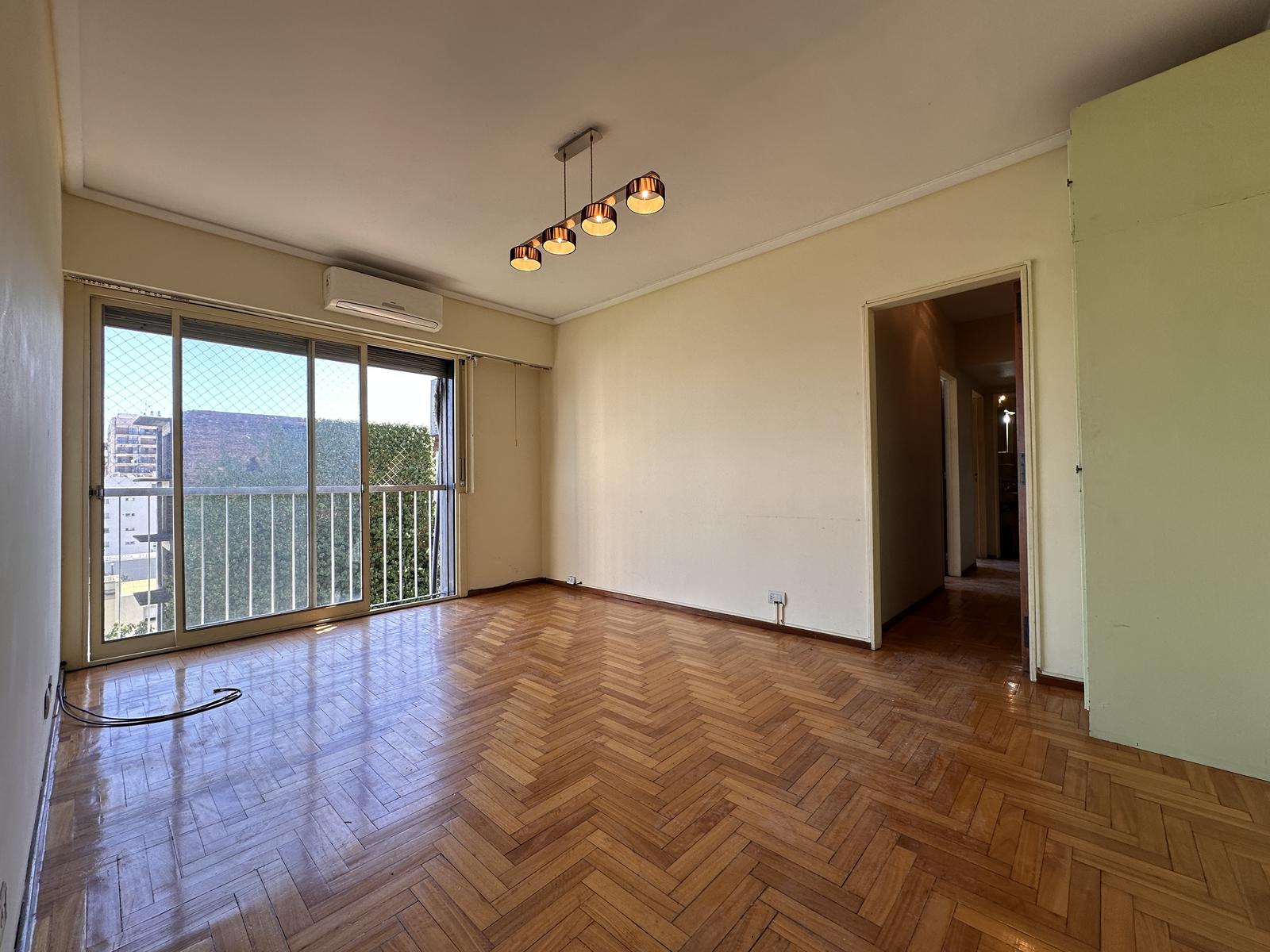 Departamento en Belgrano R, Piso 8 muy buena luz + Cochera