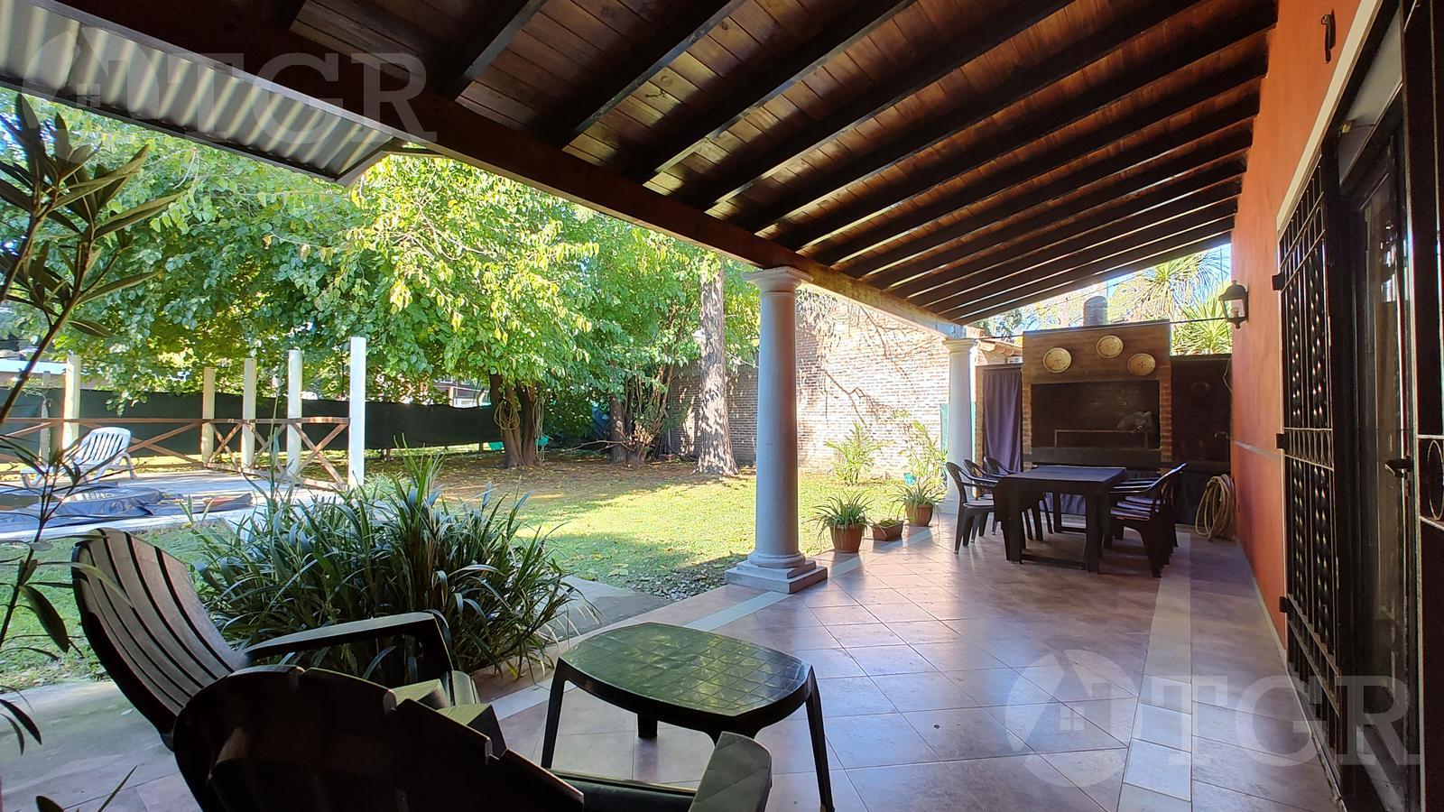 Casa quinta en venta en Luis Guillon