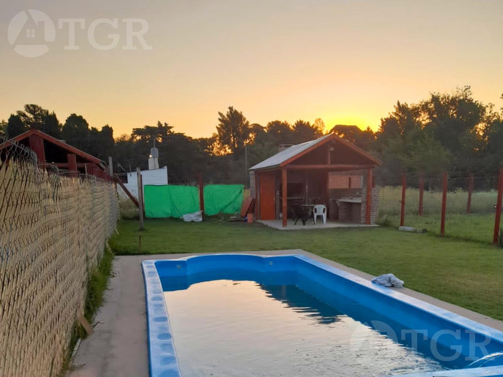 VENTA CASA QUINTA CON PILETA EN BARRIO CERRADO