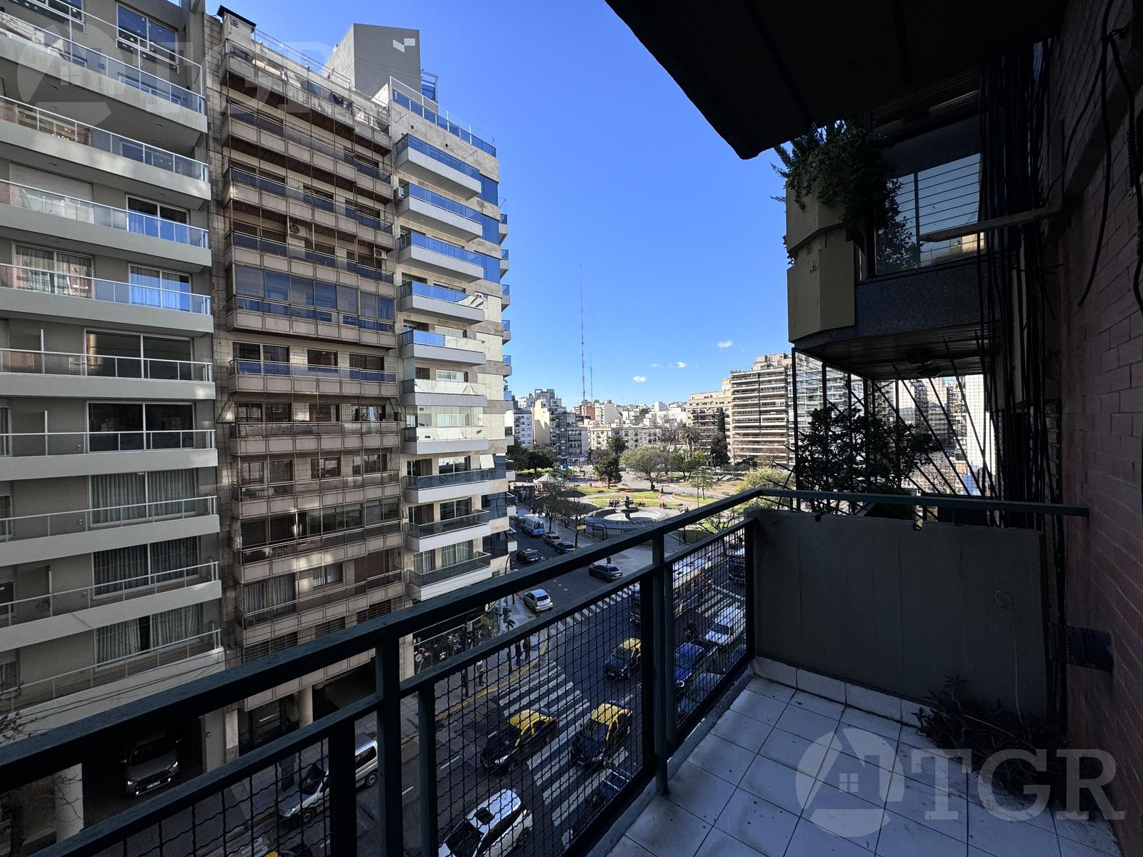 Monoambiente en Alquiler con gran vista a la plaza!