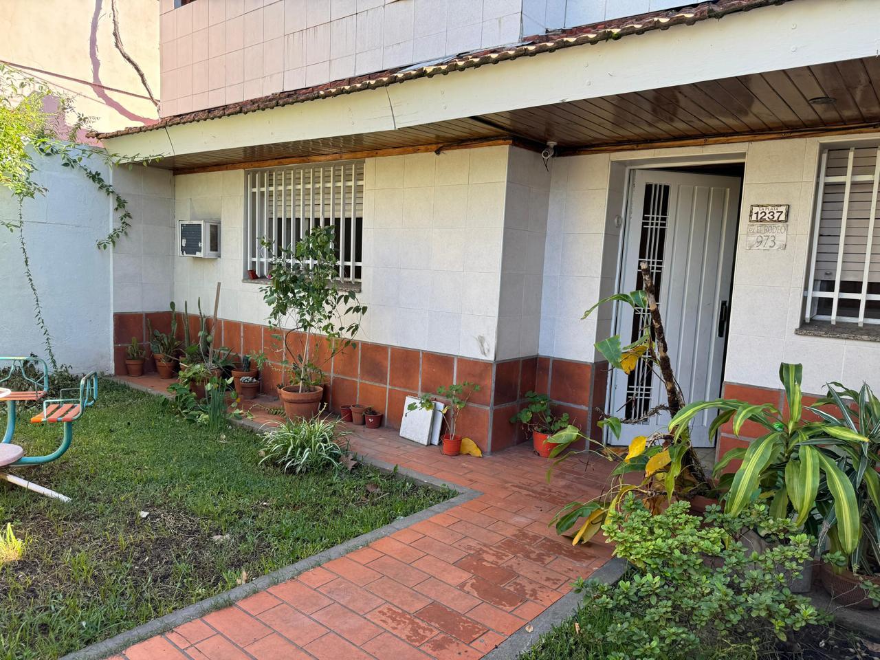 VENTA CASA DE 3 AMBIENTES CON PATIO EN EL PALOMAR