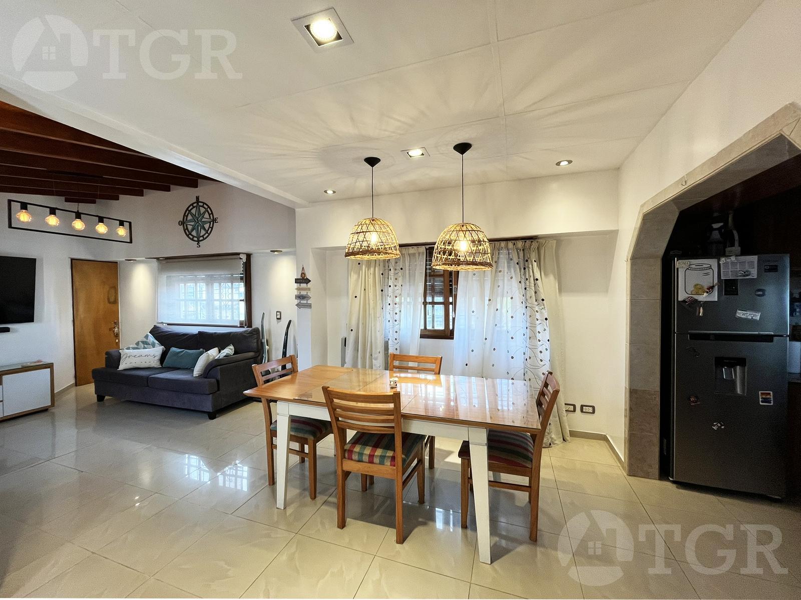 •	Venta Tres ambientes + Terraza+Patio.  PH  de diseño, Reciclado a Nuevo: Espacios Amplios y Terraza Soñada en San Martín”