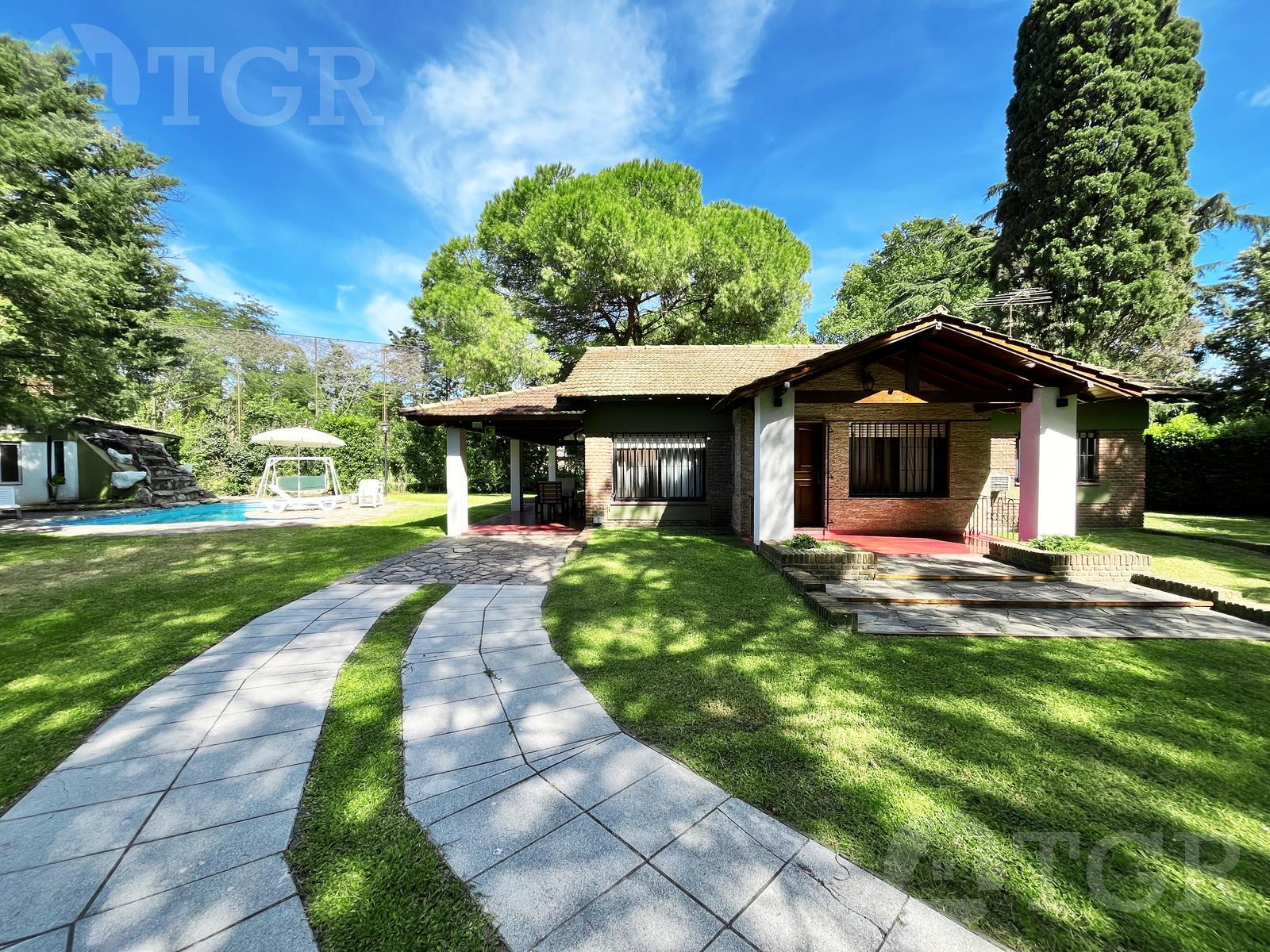 Venta Casa con parque y piscina- Parque Leloir