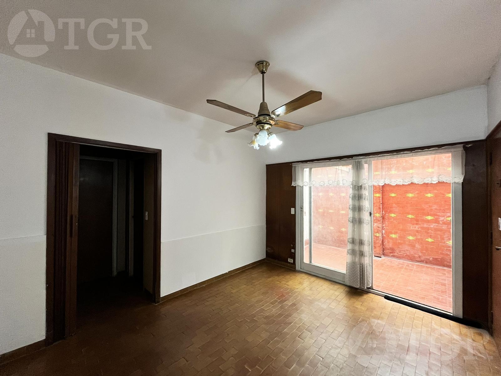 PH en venta en Villa Pueyrredon con terraza y patio bajas expensas