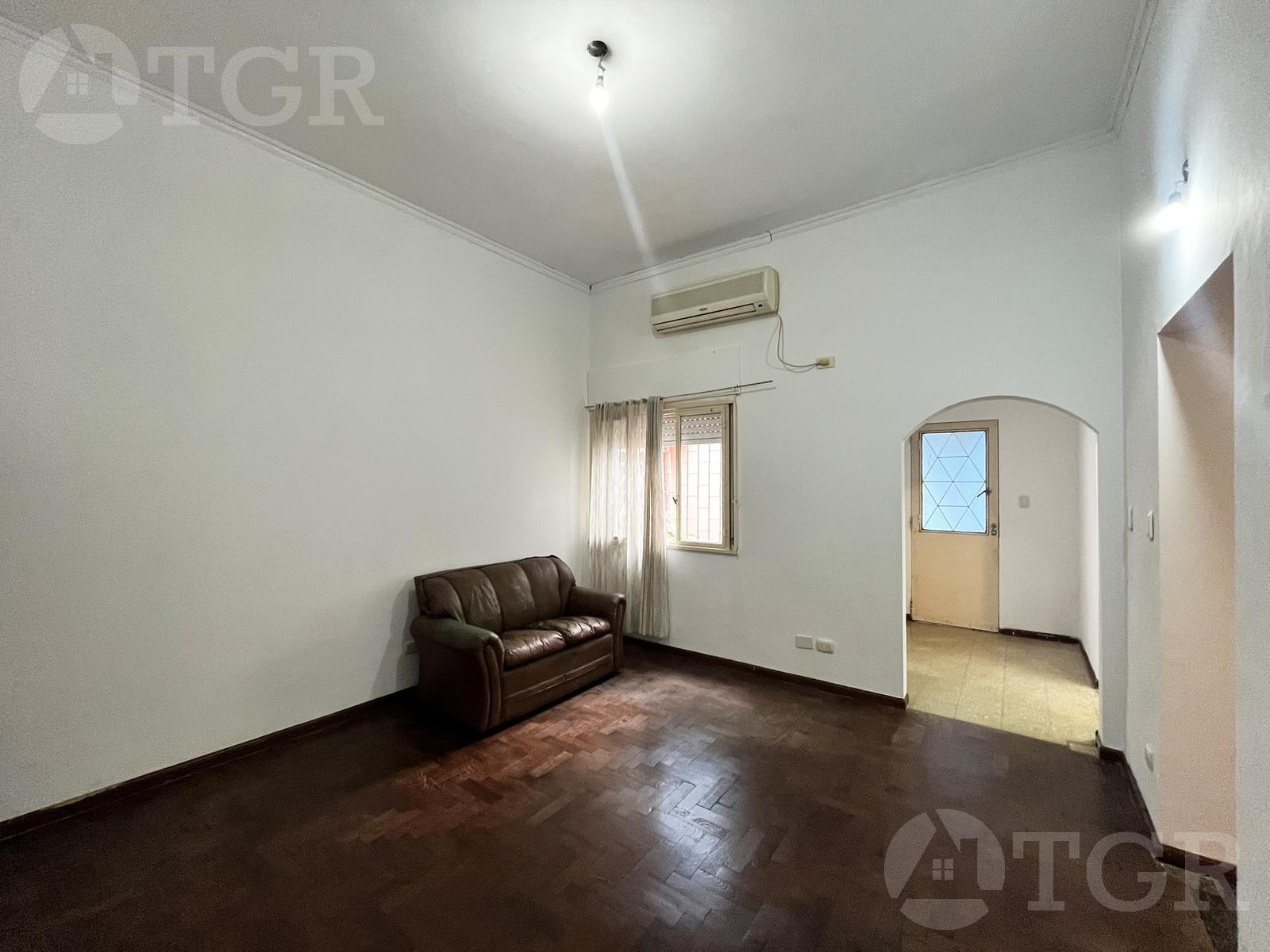 PH en venta de 2 ambientes con Patio / galeria