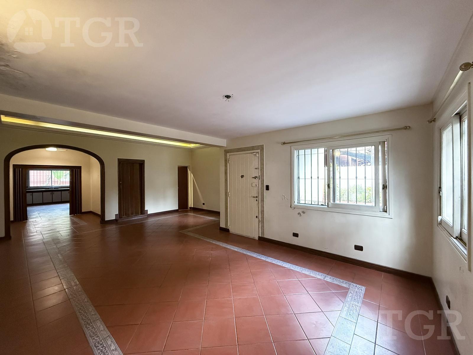 Casa en venta lote propio con cochera y pileta en Ramos Mejía