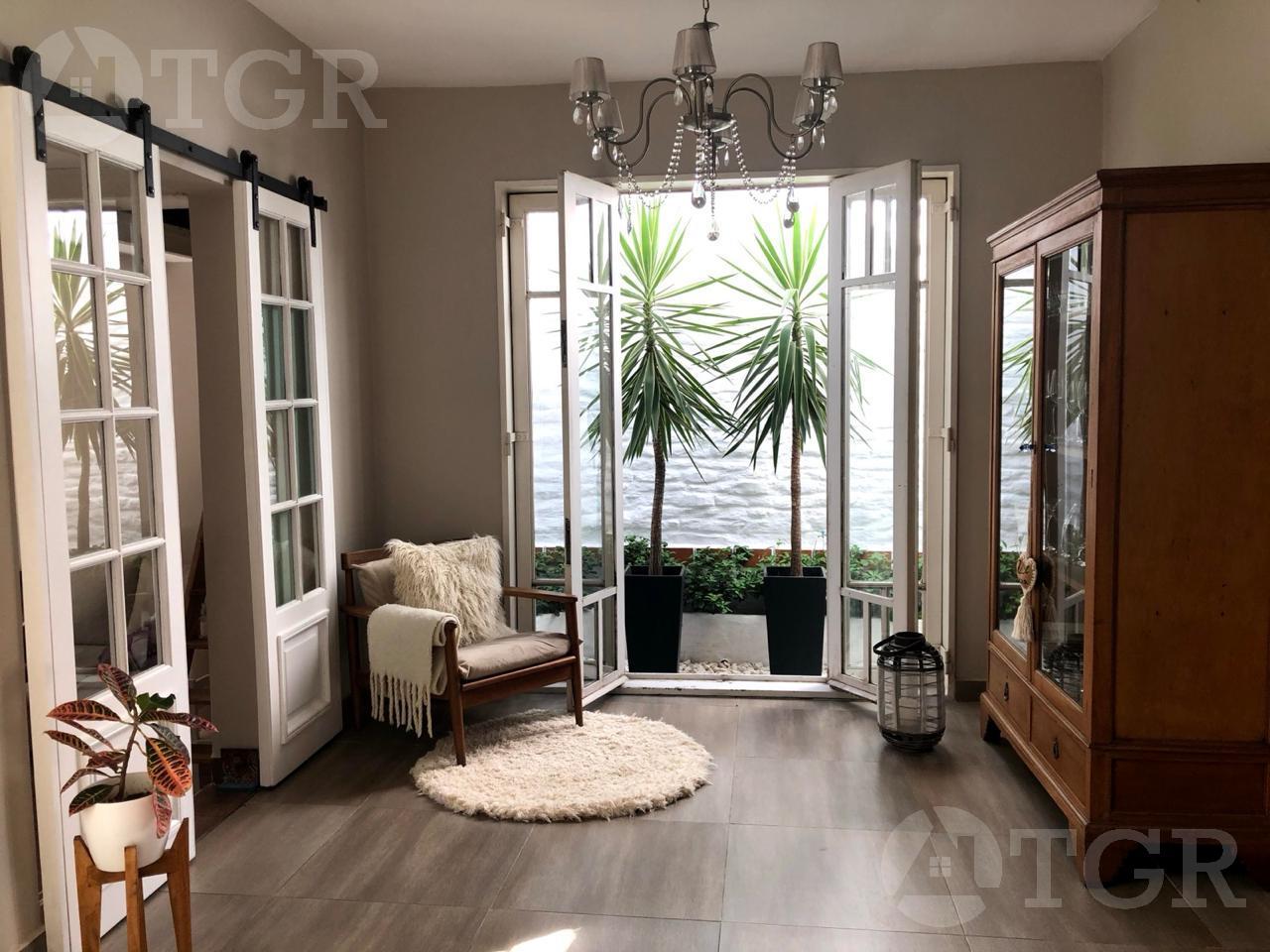 Casa con 4 ambientes con quincho, pileta y jardín en Santos Lugares