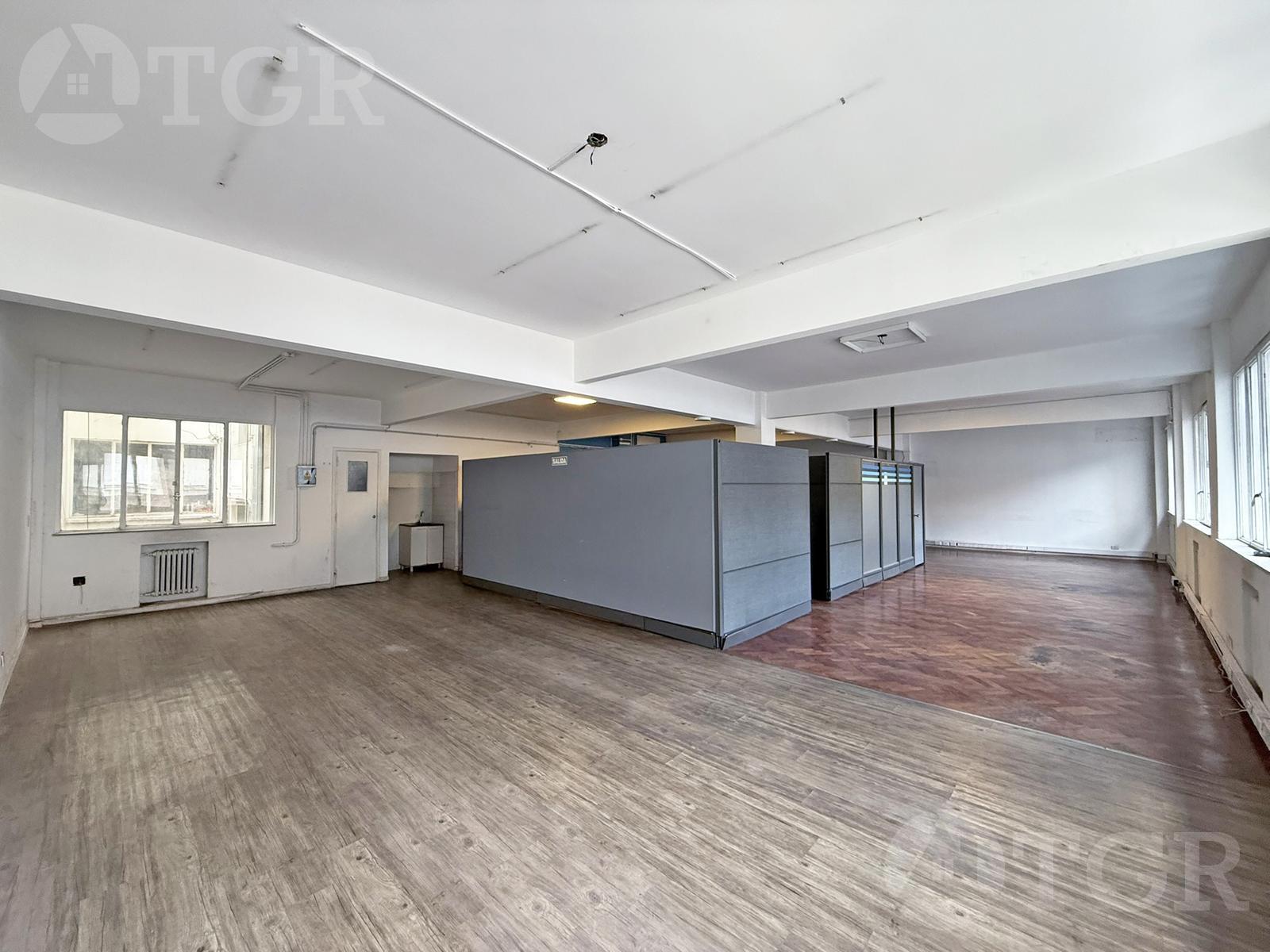 Oficina Comercial  con ubicación privilegiada en  San Nicolás – Capital Federal